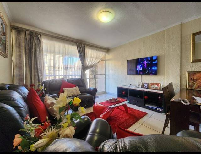 2 BEDROOM TOWNHOUSE FOR SALE IN NEW REDRUTH